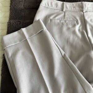 Counterparts Women’s Cream Ankle Pants with Pleats and Smooth Waistband